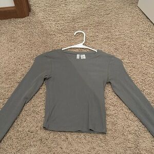 Green cropped long sleeve shirt